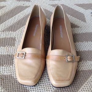 Naturalizer tan leather flats