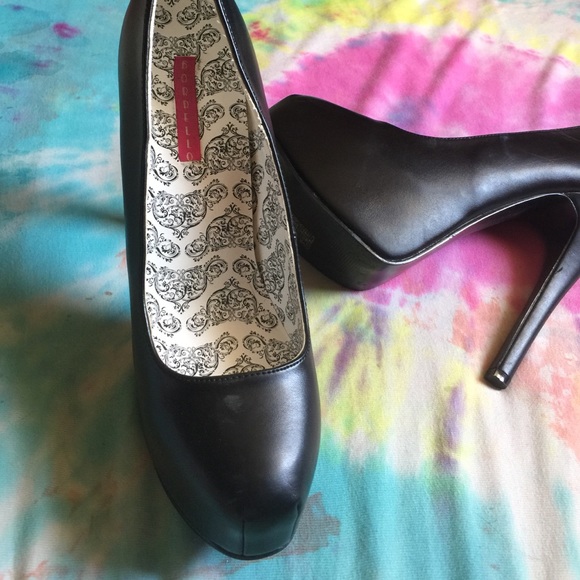 Bordello Black Platform Heels - Picture 2 of 2