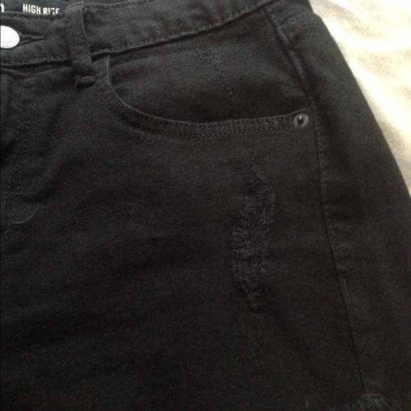 Black high waisted shorts - Picture 2 of 2