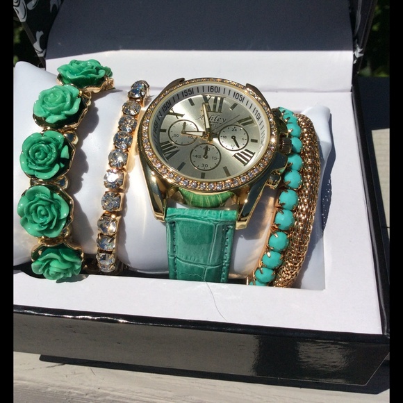 Accessories - Host Pick 🎉 Mint watch and bracelet set 🌷🌷