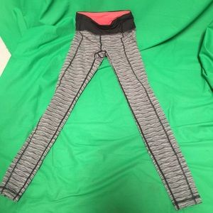Lululemon pocket leggings size 4 great condition!