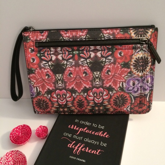 ✨HP✨Rebecca Minkoff Floral Wristlet