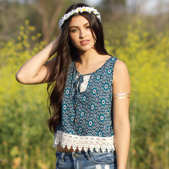 SPLENDID BLUE CROCHET CROP TOP