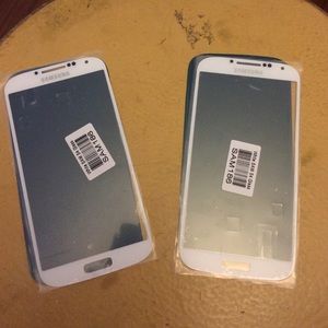 Bundle of 2 Galaxy S4 screens