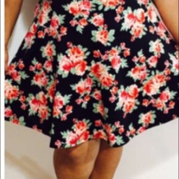 Floral Fit and Flare Dress 👗 - Picture 2 of 2