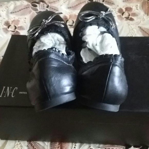 Shoe - Picture 2 of 2