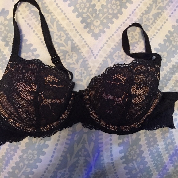 Victoria's Secret Other - Vs lightly lined Demi bra