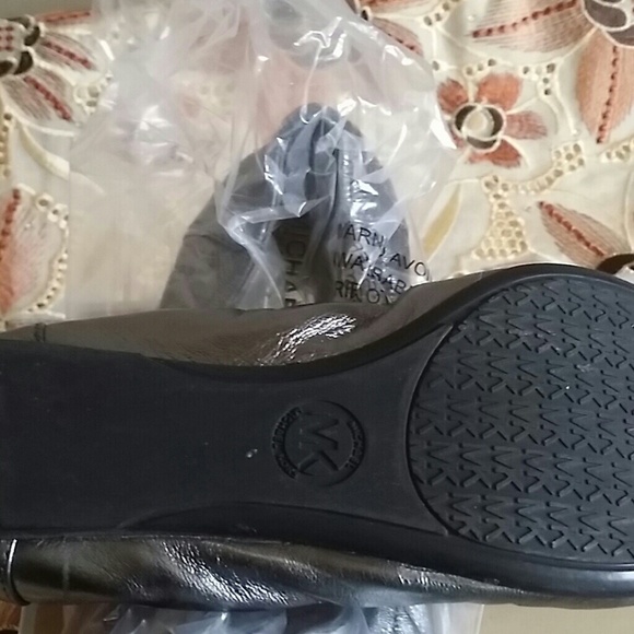 Shoe - Picture 2 of 3