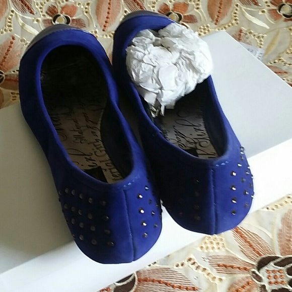 Shoe - Picture 2 of 3