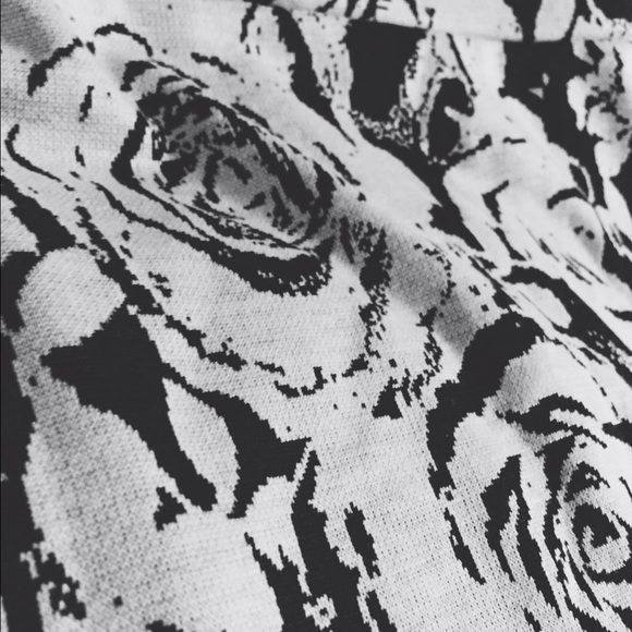 Black and Gray Fitted Skirt - Picture 2 of 2