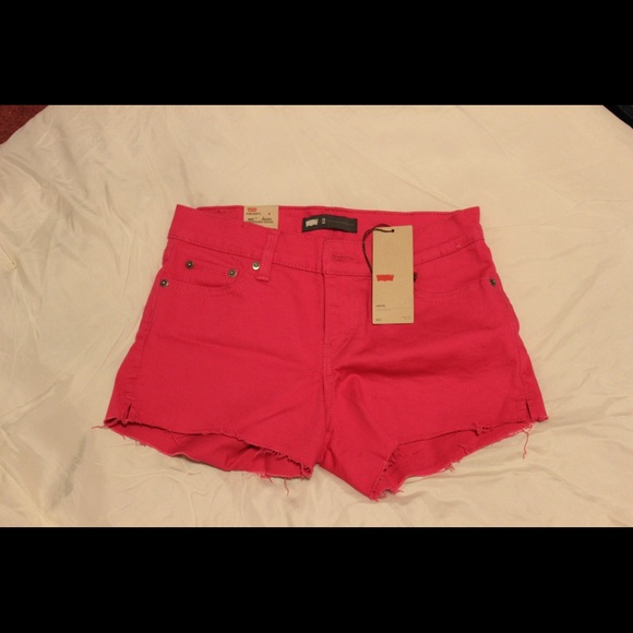 Levi pink shorts