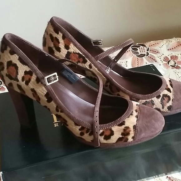 Shoe - Picture 1 of 3