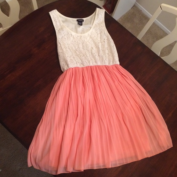 Lace and chiffon pleated dress