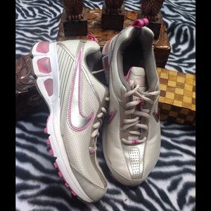 ⭐️Nike Air Turbulence Size 6⭐️