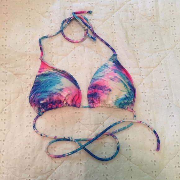Bikinis - Picture 3 of 4