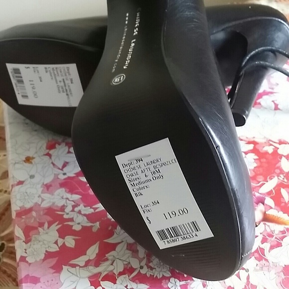 Shoe - Picture 3 of 3