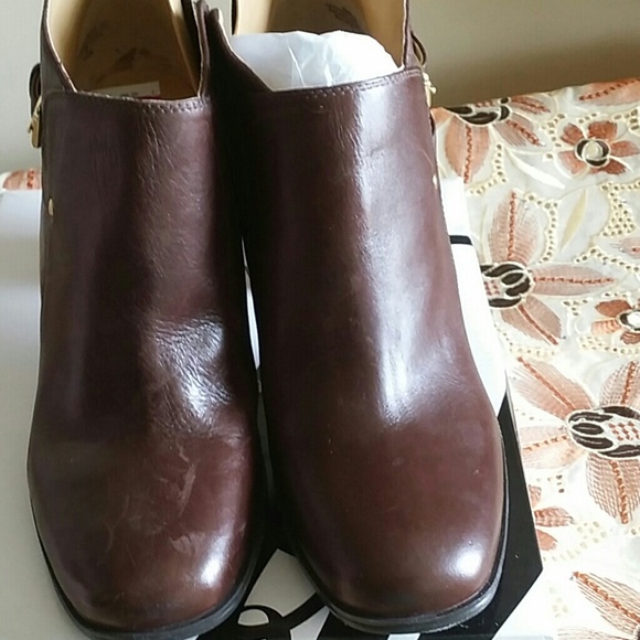 Shoe - Picture 2 of 4