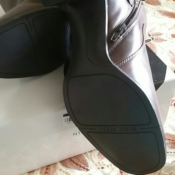 Shoe - Picture 4 of 4