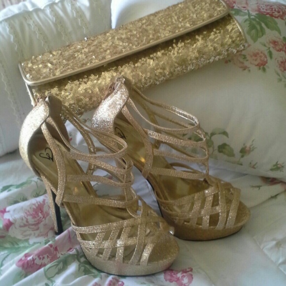 Gold strappy high heel VERY SEXY
