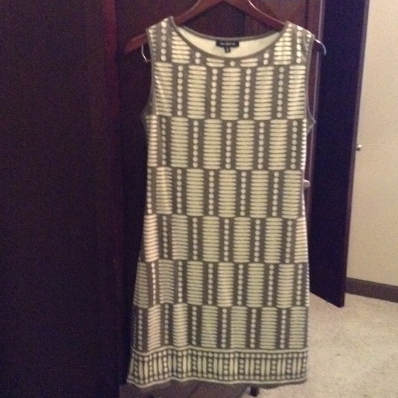 Grey and White textured dress Size S