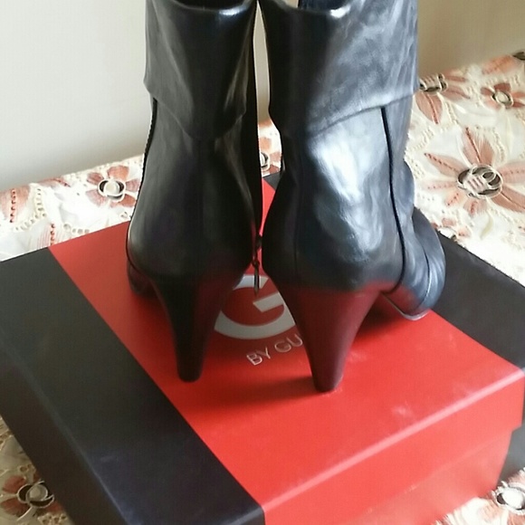 Shoe - Picture 2 of 3