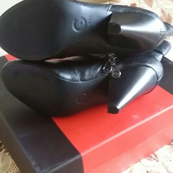 Shoe - Picture 3 of 3