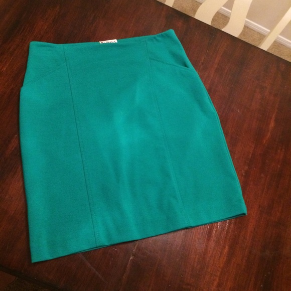Kelly green pencil skirt