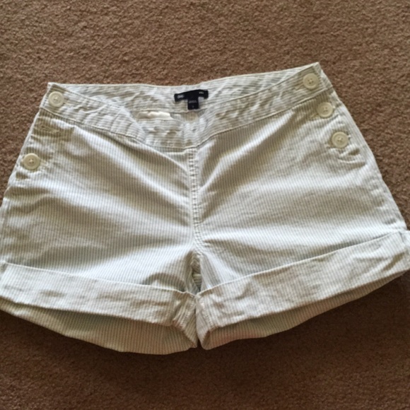 Striped gap shorts - Picture 2 of 3
