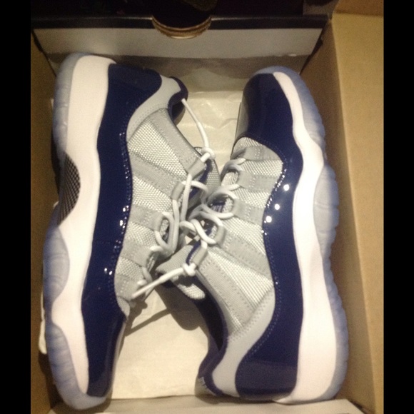 georgetown11s never worn size 4.5y brand new