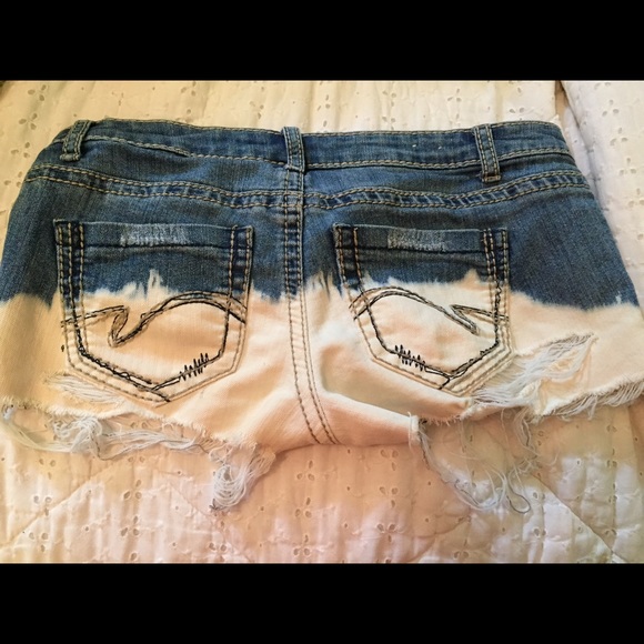 Shorts - Picture 2 of 3