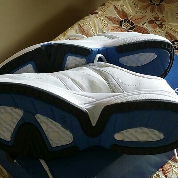 Shoe - Picture 3 of 3