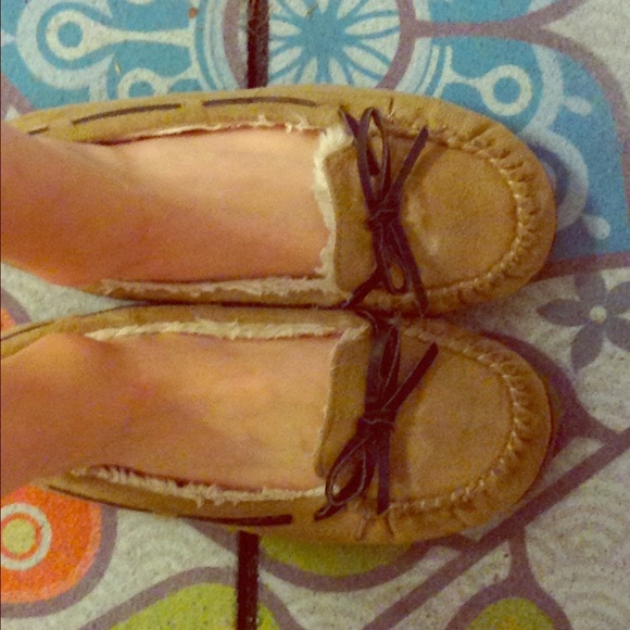 Adorable Bow Moccasins.