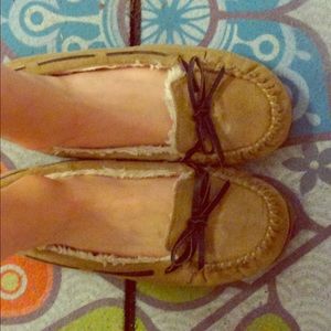 Adorable Bow Moccasins.