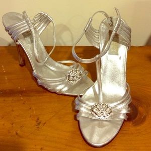 Amazing quality silver heels
