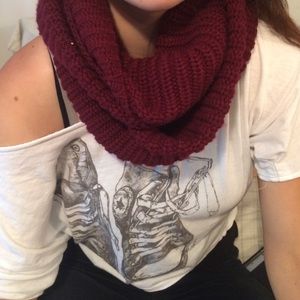 maroon infinity scarf