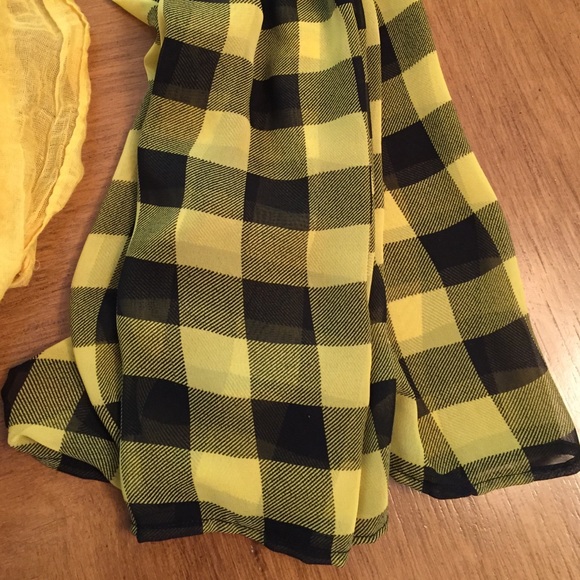 Scarf Bundle 💛 - Picture 2 of 3