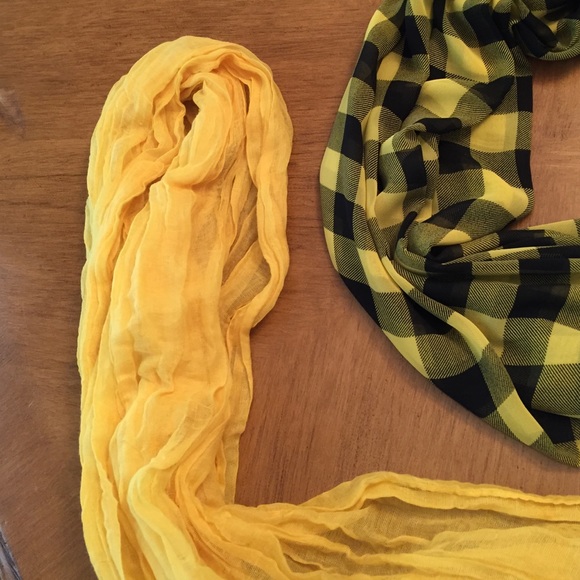 Scarf Bundle 💛 - Picture 3 of 3