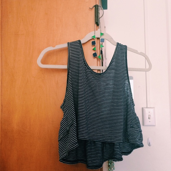 RUFFLE BACK CROP TOP