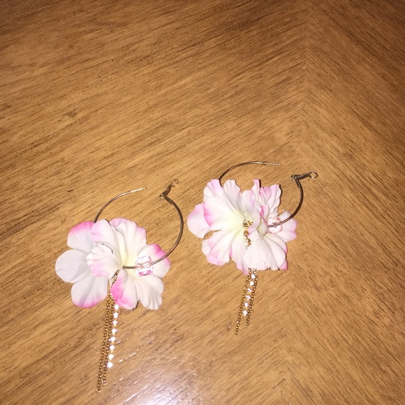 Flower Earrings - Picture 1 of 3
