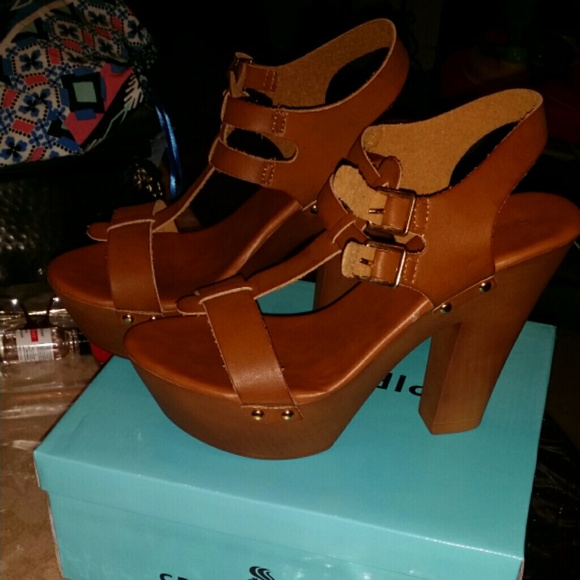 brown wedge