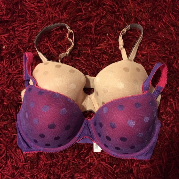 🎀 2 DKNY Bras 🎀