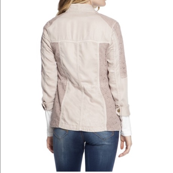 🎉HP 7/22🎉Eyelet Trim Field Jacket - Picture 3 of 4