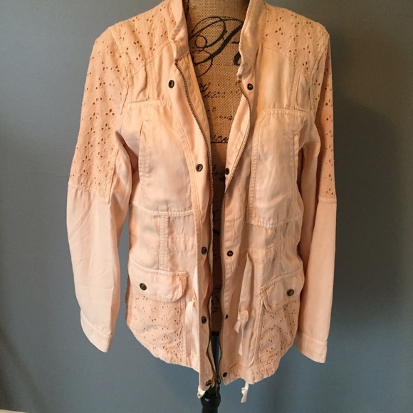 🎉HP 7/22🎉Eyelet Trim Field Jacket - Picture 4 of 4