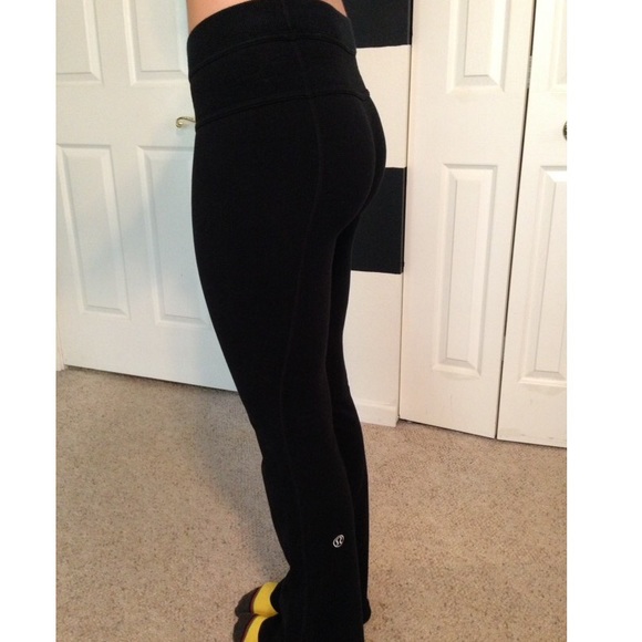 Black bootcut lululemon yoga pants!