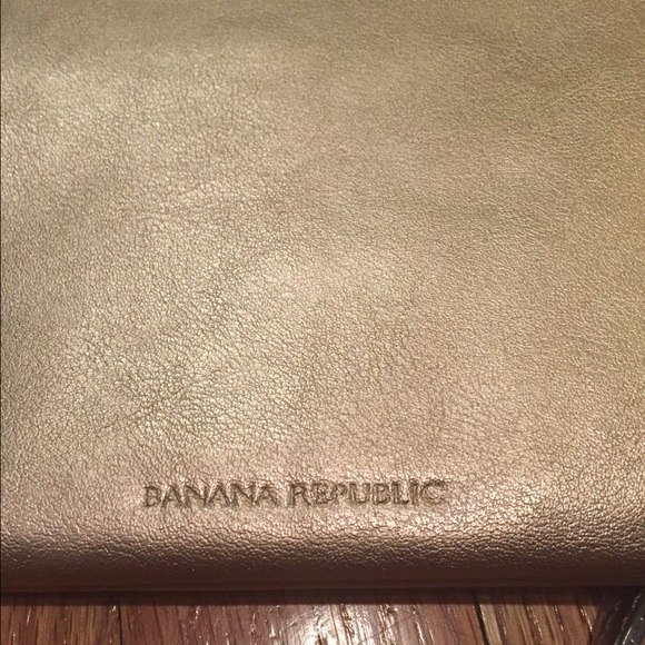 Banana Republic XO Gold Leather Wristlet - Picture 2 of 3