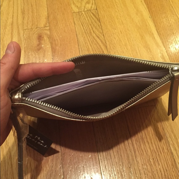 Banana Republic XO Gold Leather Wristlet - Picture 3 of 3