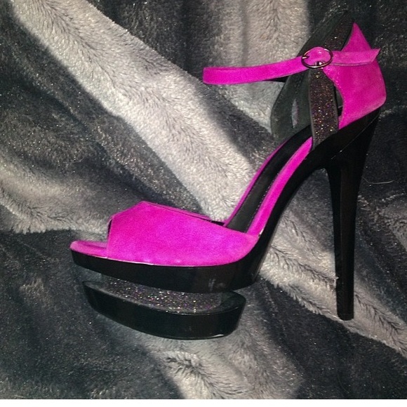 Gorgeous Jessica Simpson heels