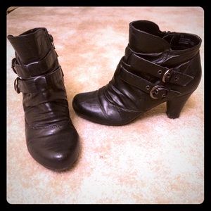 🔥💋 8 1/2 Hot Kiss Black Booties 🔥💋