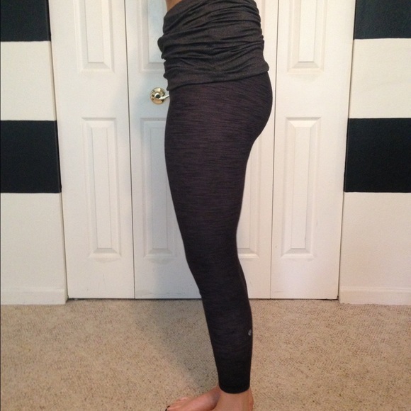 Lululemon yogas with fun gray waistband !
