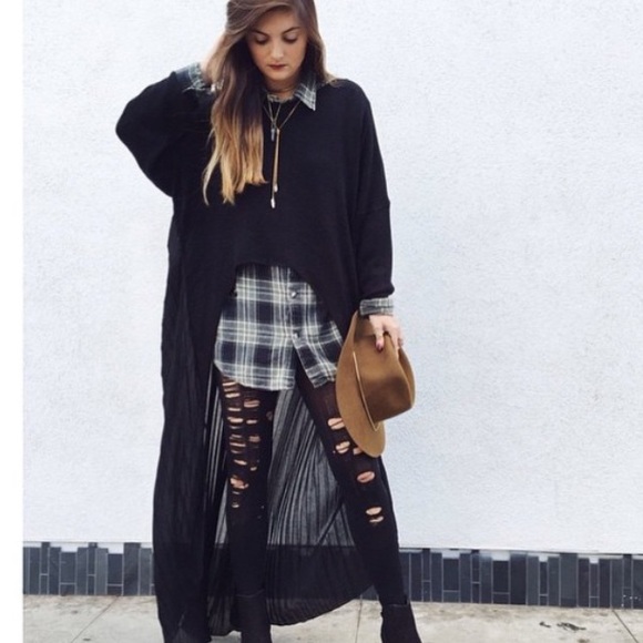 LF black high low sweater. Milau brand size small